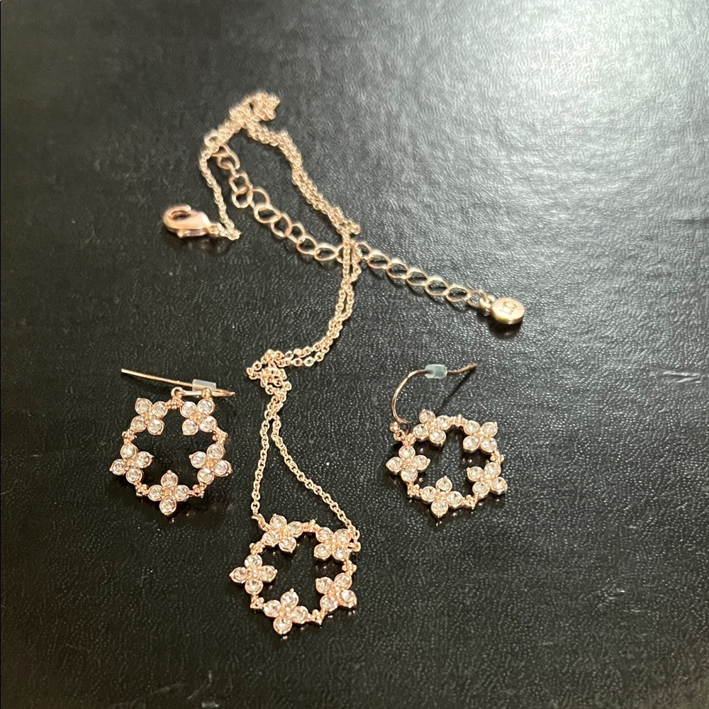 Claire's Gold Floral Necklace Set